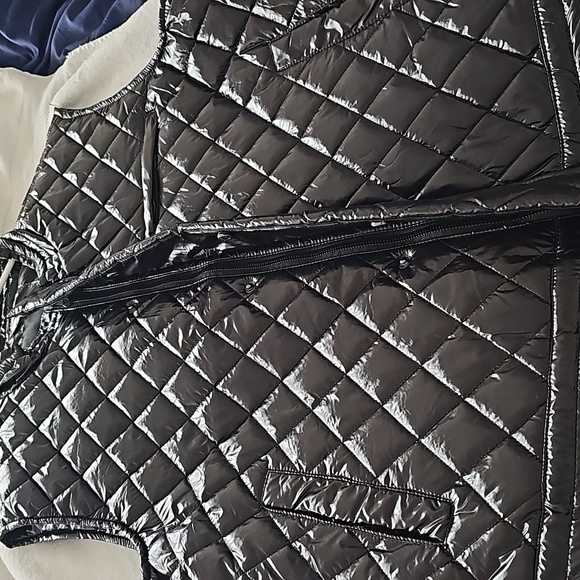 New Stone Falcon Shiny Puffer Vest Diamond Design 3 Zippered pockets. XL. Black - Picture 10 of 13